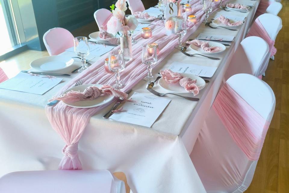Table enfant rose poudré