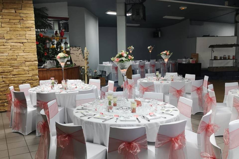 Mariage corail argent et blanc