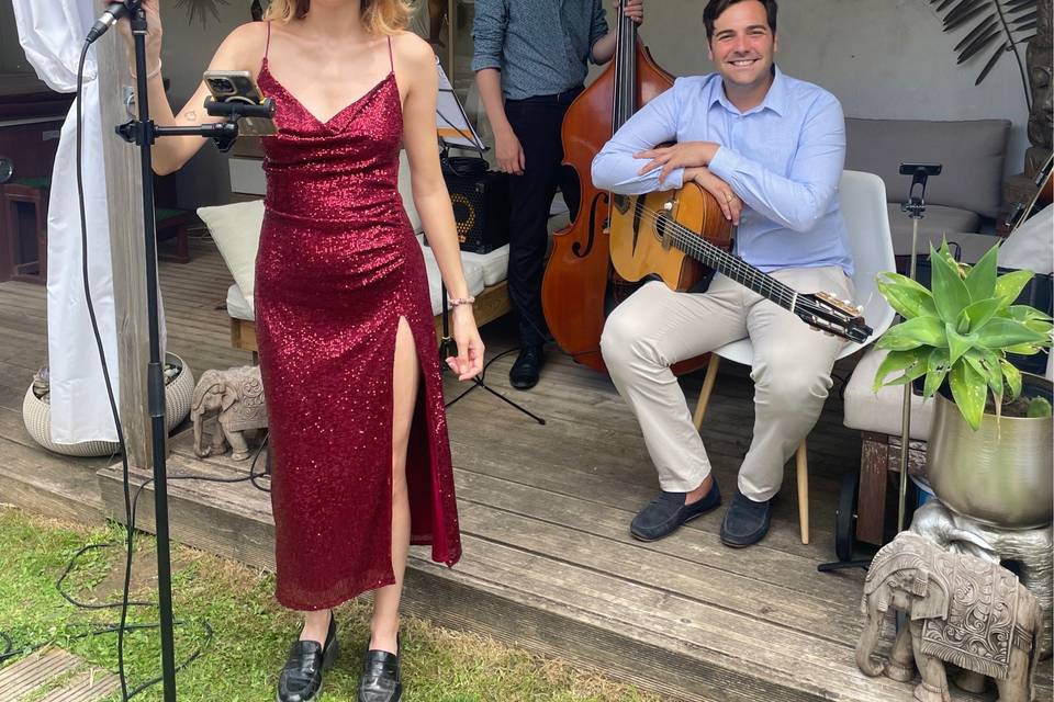 Incroyable Trio Minuit bleu.