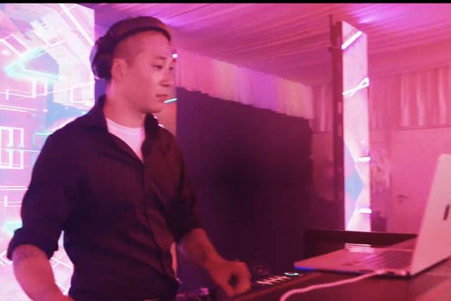 EN ACTION