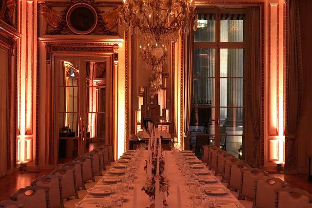 Salle de palace décorée