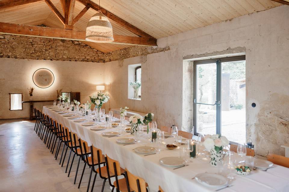 Dîner dans la grange