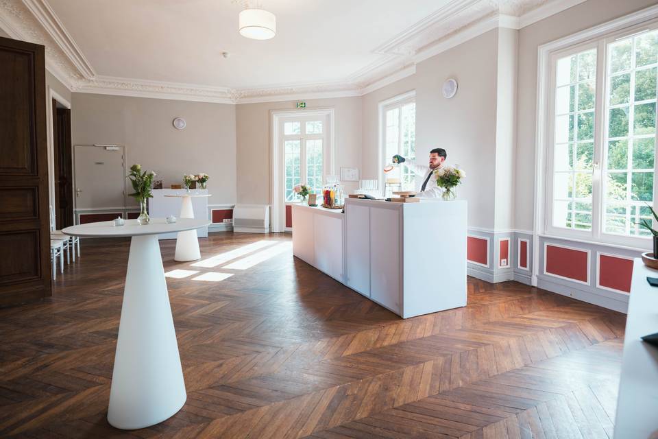 Cocktail dans une salle
