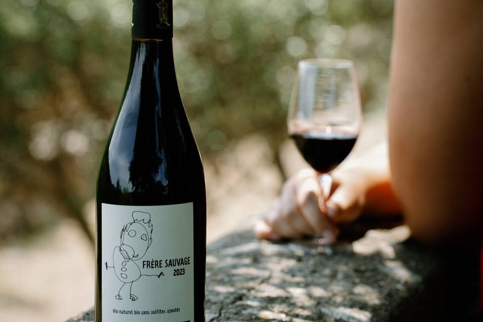 Frère sauvage rouge