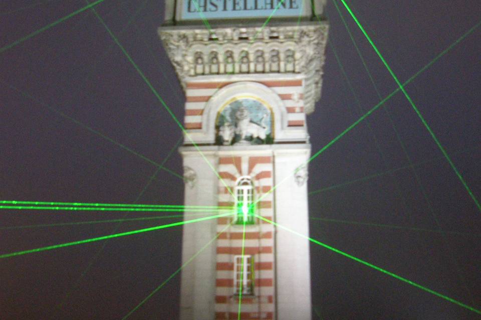 Tir laser sur le monument