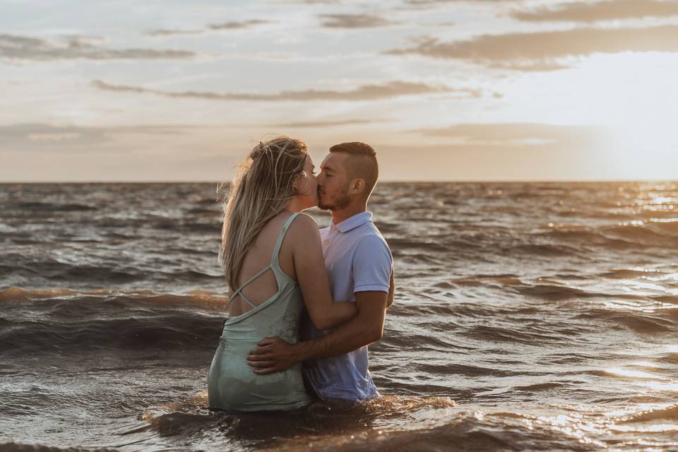 Séance couple sur la plage