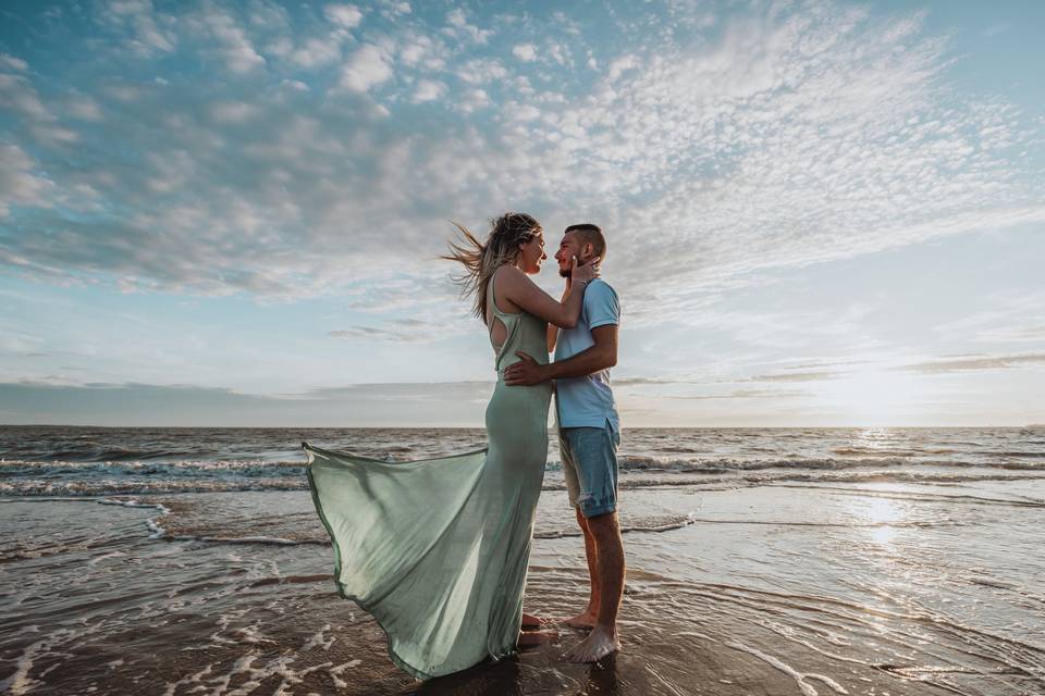 Séance couple sur la plage