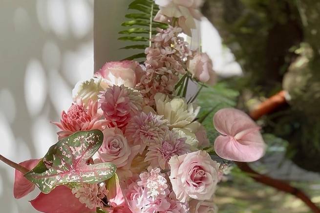 Bouquet arche cérémonie ext