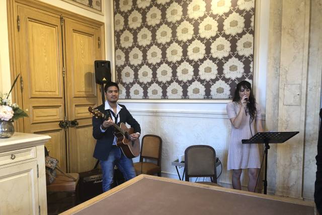 Chanteuse à la mairie