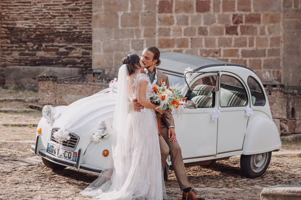 Arrivée en voiture des mariés