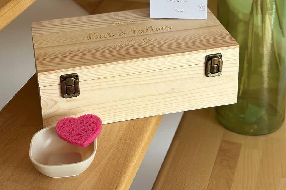 Boîte à tatouages à dispositio