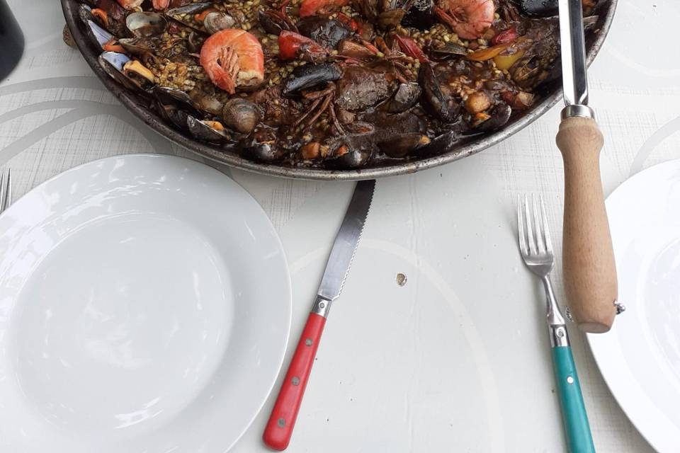 Paella à l'encre de seiches