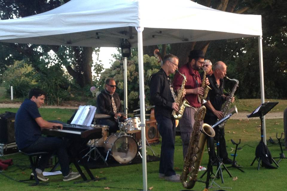 Jazz band dans le jardin