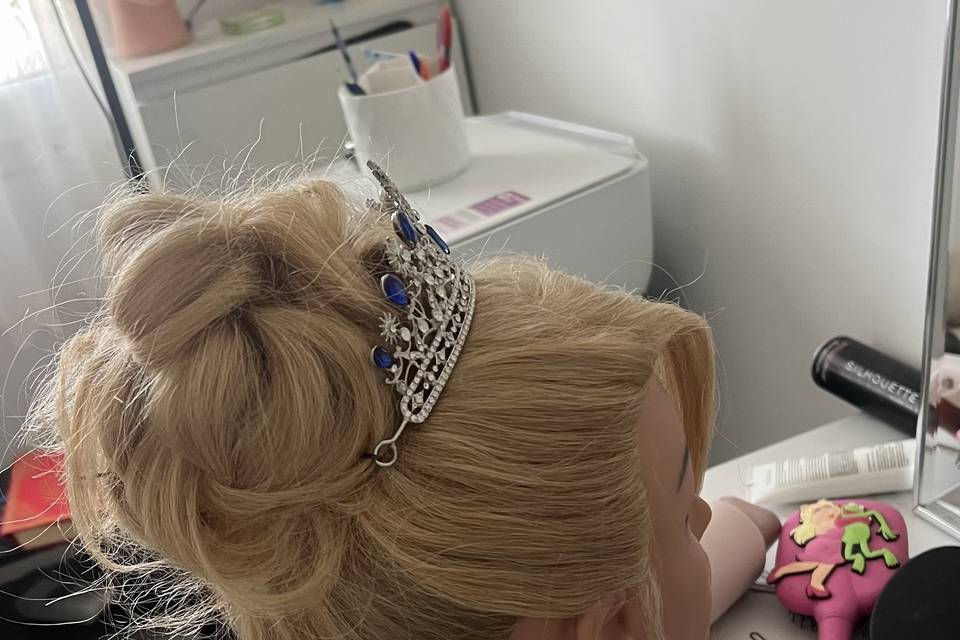 Chignon haut coiffé décoiffer
