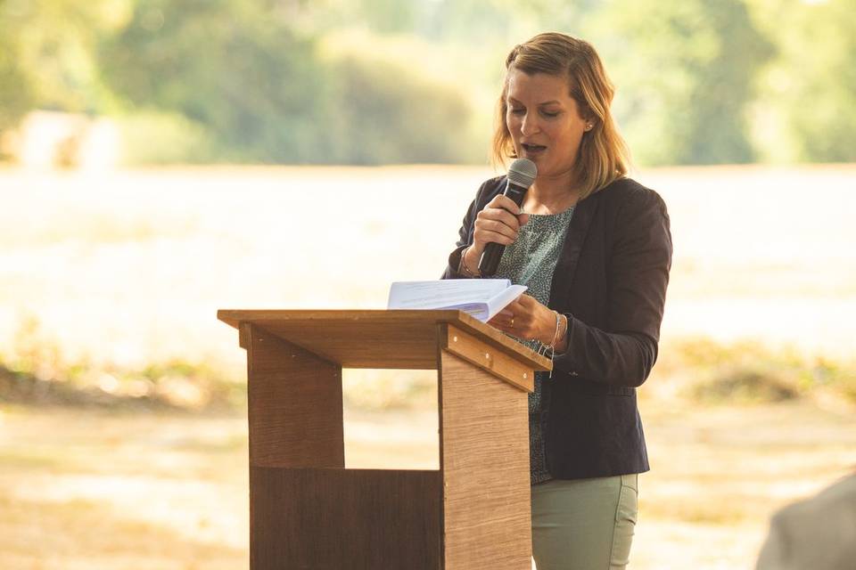 L'officiante Delphine