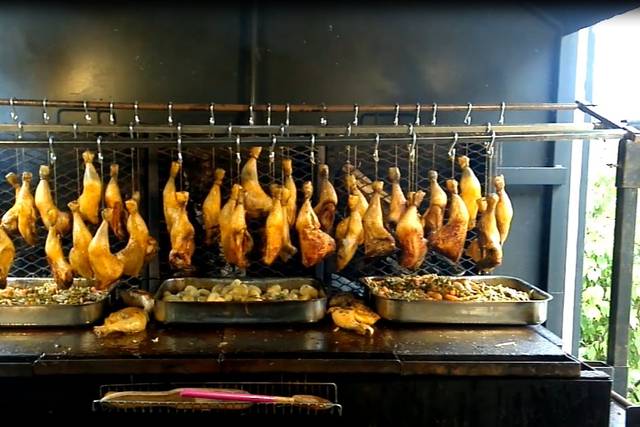 Cuisses de poulets sur ficelle