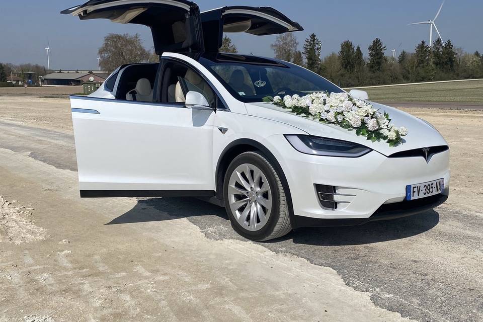 Tesla X blanche