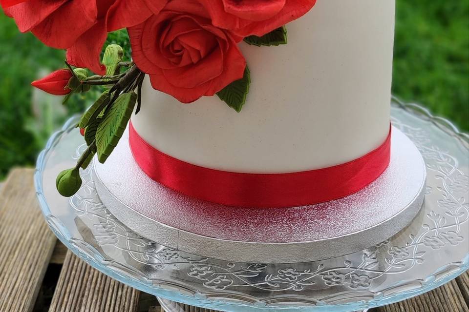 Gâteau avec fleurs en sucre