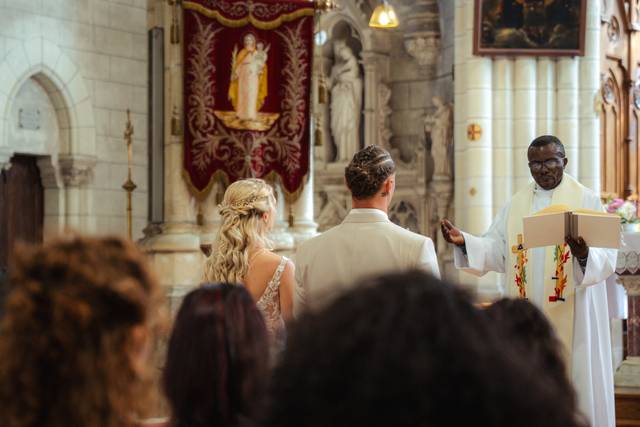 Moment solennel dans l’église