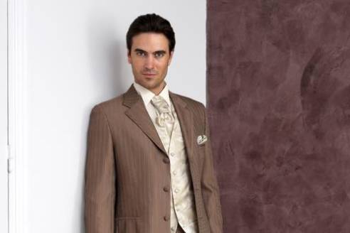 Costume de mariage marron