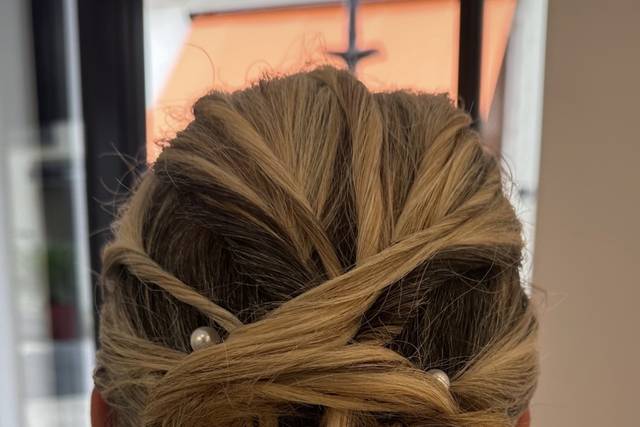Chignon détails perles élégant