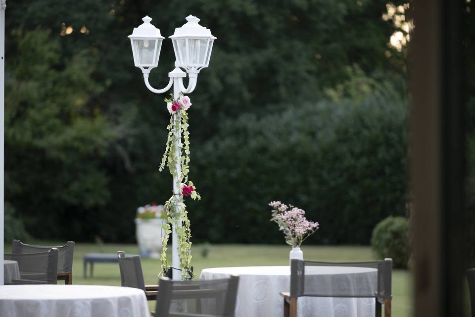 Lampadaire fleuri