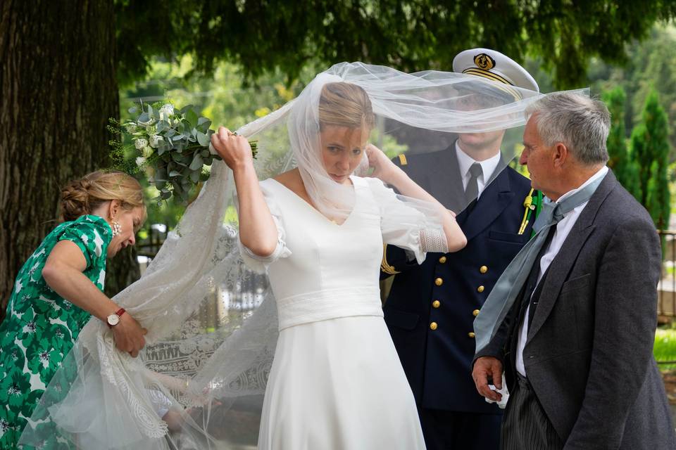 Une mariée dans le vent.