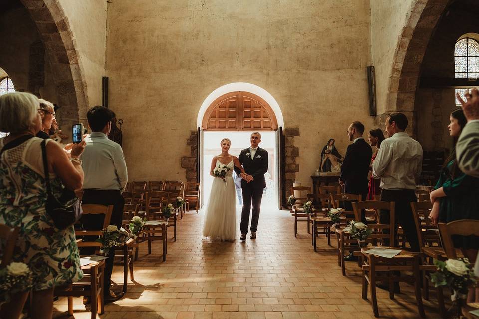 Entrée à l'Eglise