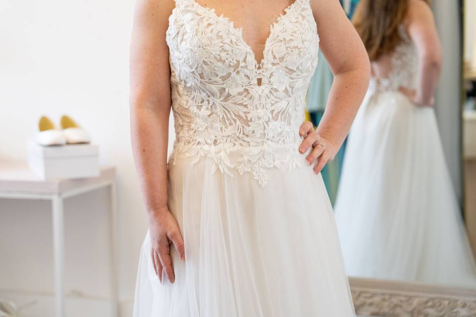 Détail robe dentelle portée