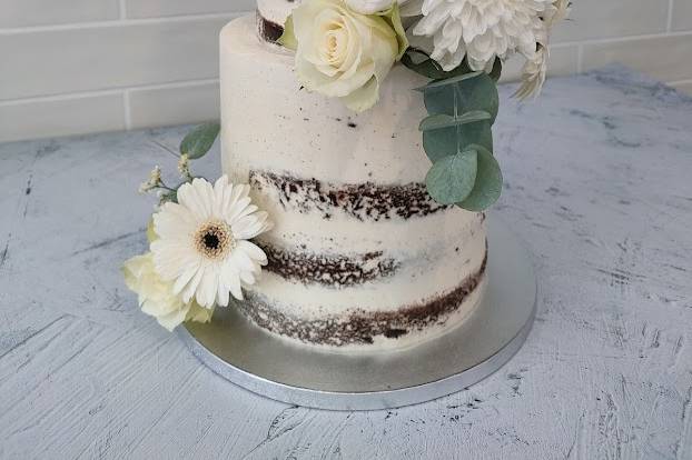 Naked cake fleurs blanches
