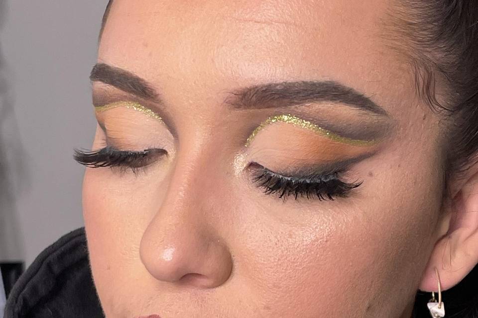 Cut crease