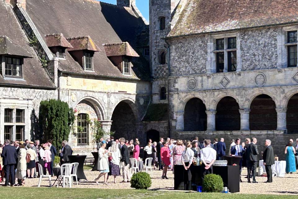 Le cocktail dans la cour