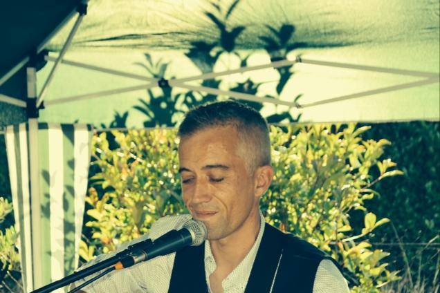 Jérôme : guitare et chant
