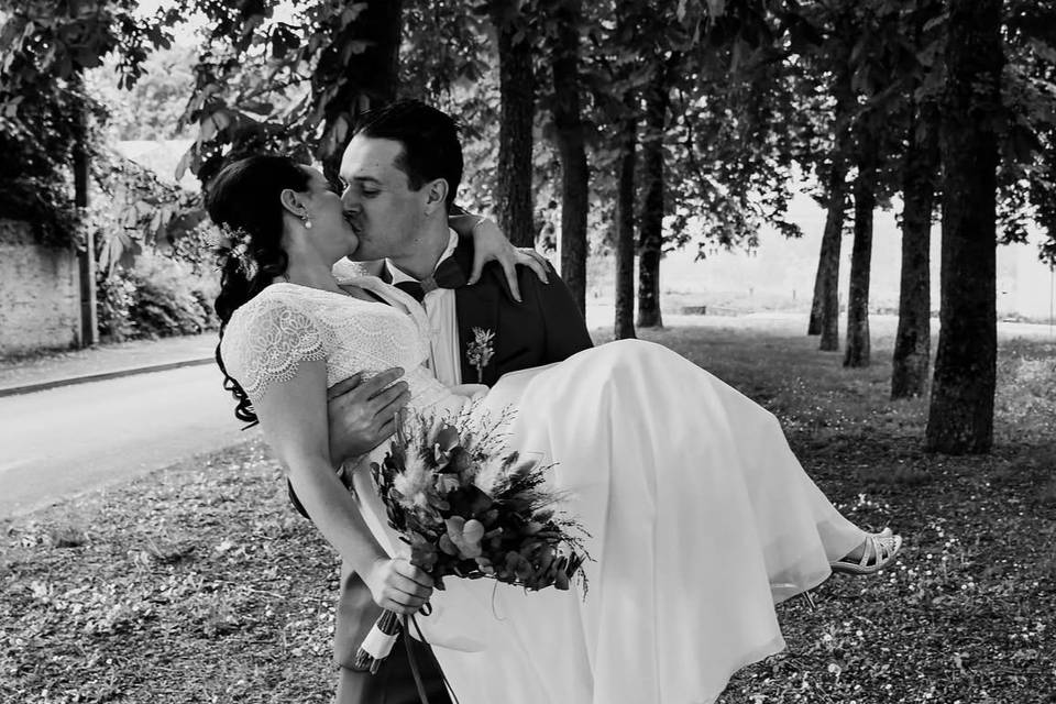 Shooting couple