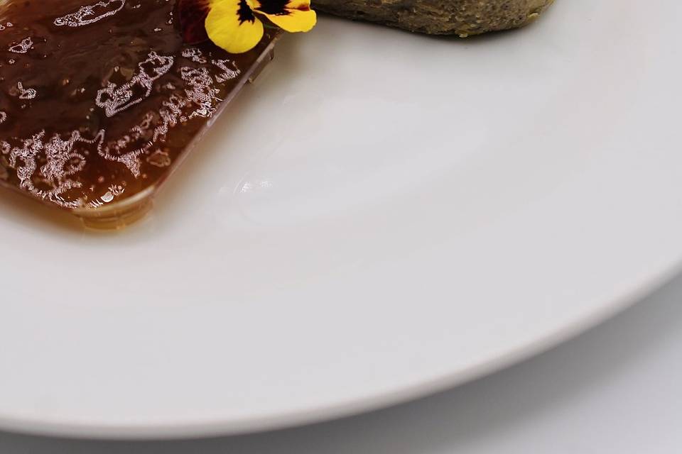 Foie gras, chutney & brioche