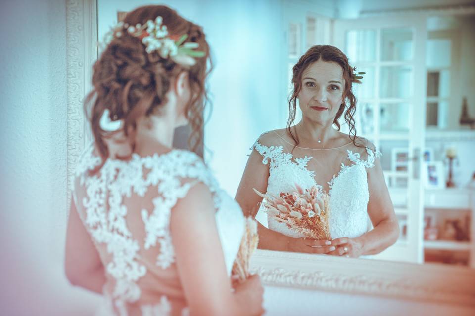 La mariée devant son miroir