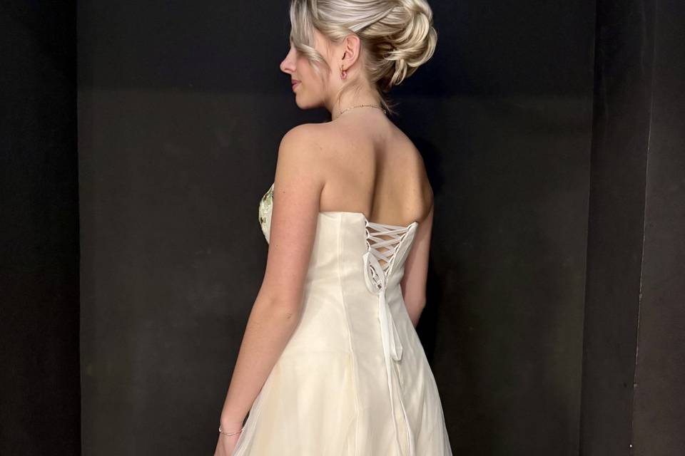 Chignon élégant sur un carré ✨
