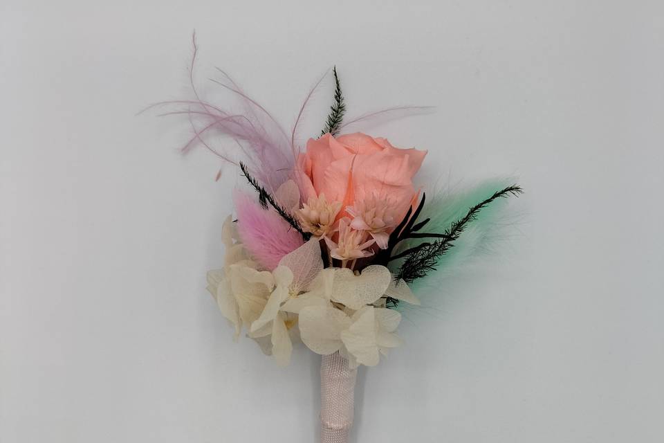 Boutonnière rose éternelle