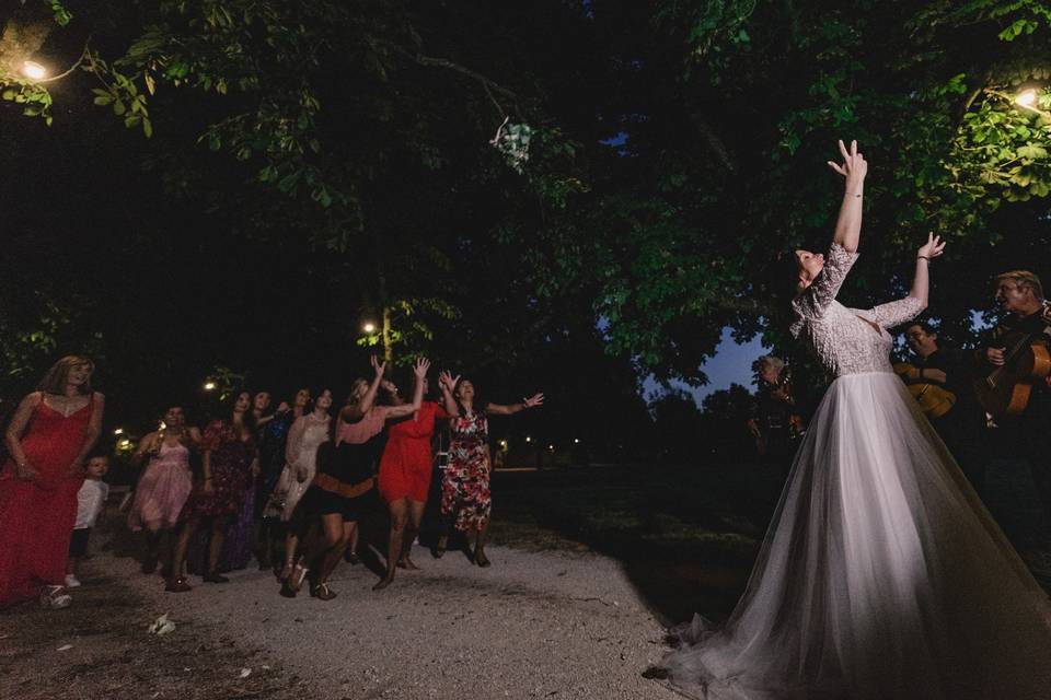 Lancer du bouquet de la mariée