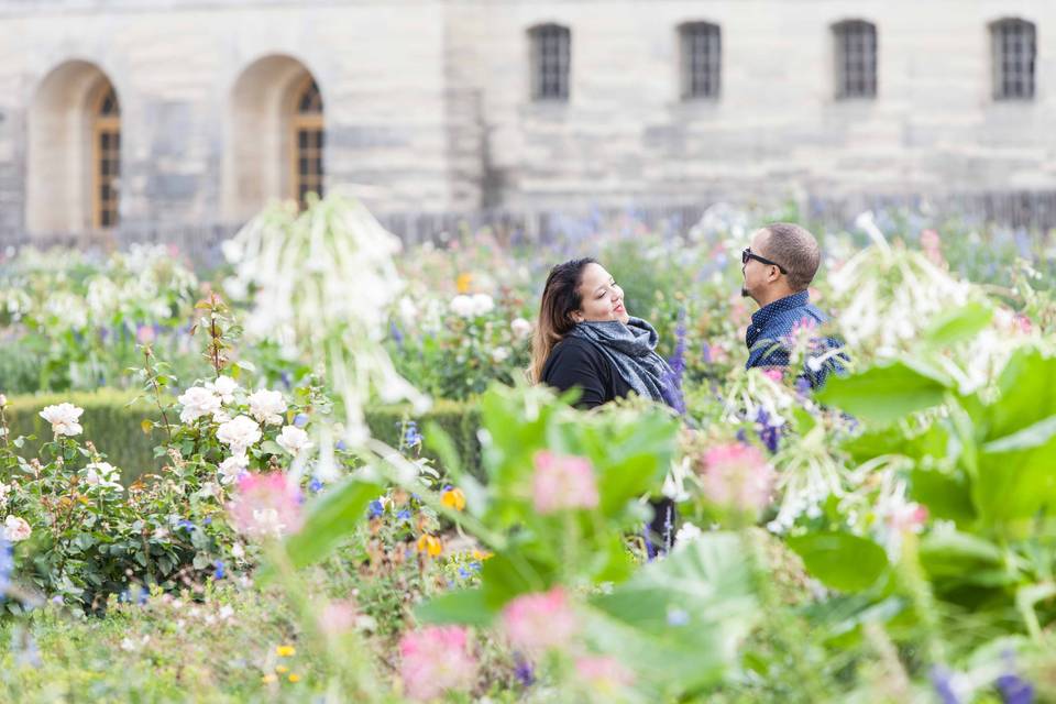 Les amoureux dans le jardin