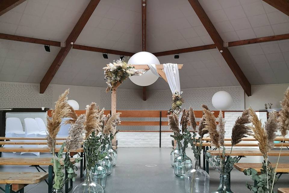 Mariage de fleurs séchées