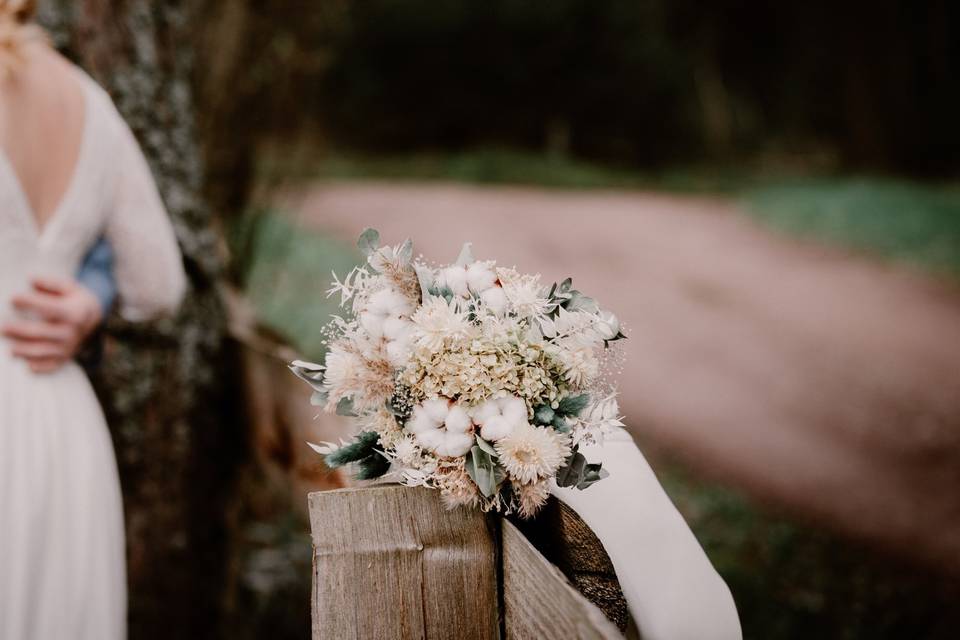 Mariage de fleurs séchées