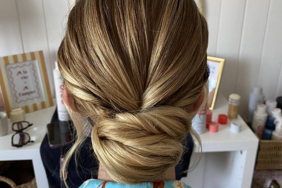Chignon bas pour la témoin