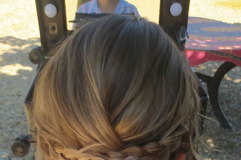 Chignon bas et nattes