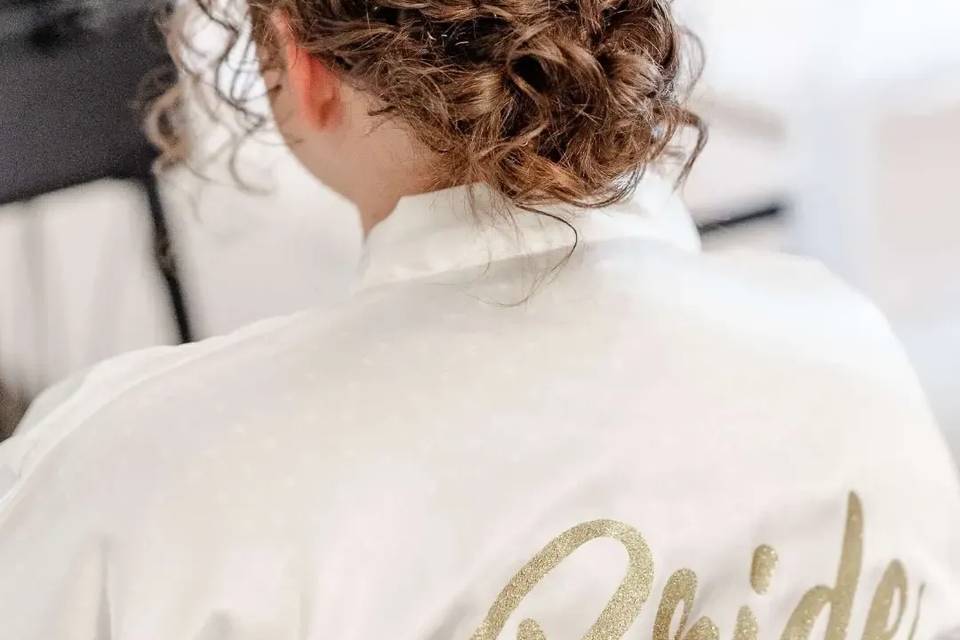 Chignon bas bouclé