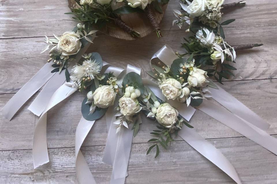 Boutonnières, bracelets