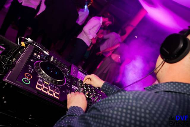 DJ & Dancefloor