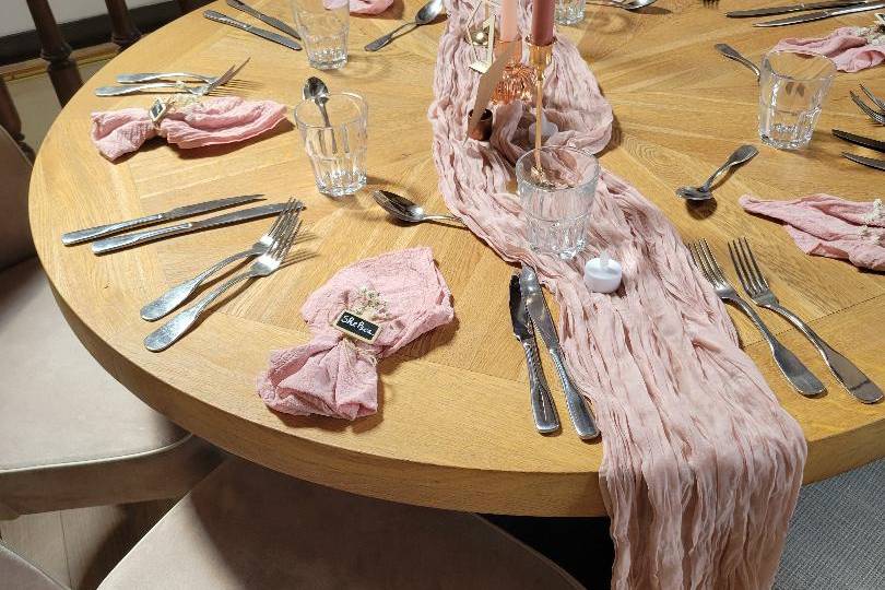 Table rose et or