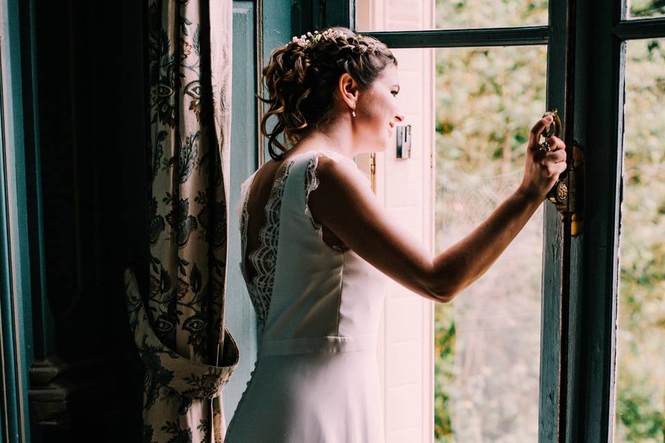 La mariée à la fenêtre