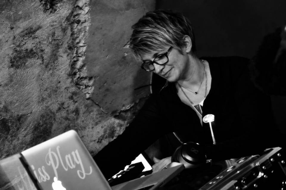 Sandrine, Dj et Officiante